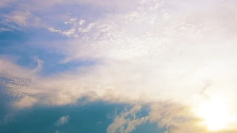 Clear blue sky with plain white cloud. Stock-Footage 109610676