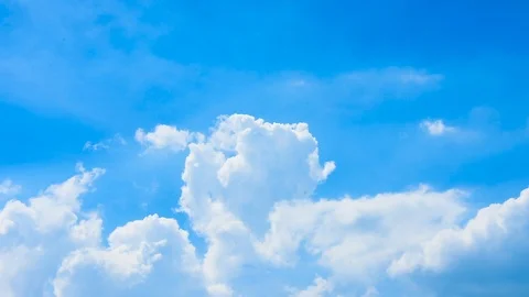 Clear blue sky with plain white cloud. Stock-Footage 109610915