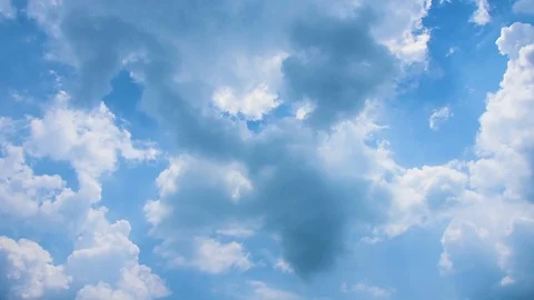 Clear blue sky with plain white cloud. Stock-Footage 109612663