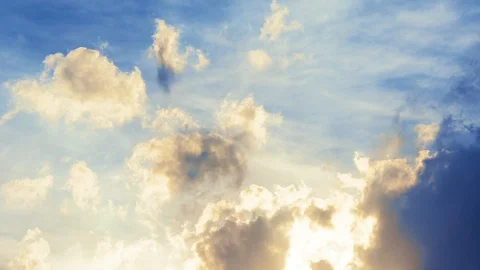 Clear blue sky with plain white cloud. Stock-Footage 109613987