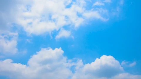 Clear blue sky with plain white cloud. Stock-Footage 109615279