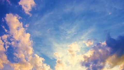 Clear blue sky with plain white cloud. Stock-Footage 109616073