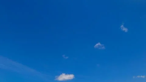 Clear Blue Sky with Sparse White Clouds on Sunny Day Stock-Fotos