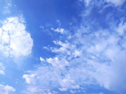 Clear blue sky texture and white fluffy cloud nature background. The sun sh.. 스톡 사진