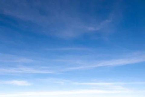 Clear blue sky with white cloud background Stockfoto's