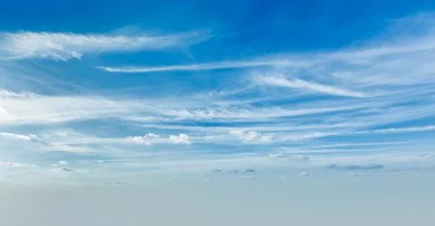 Clear Blue Sky with White Clouds Atmospheric Background Stockfoto's