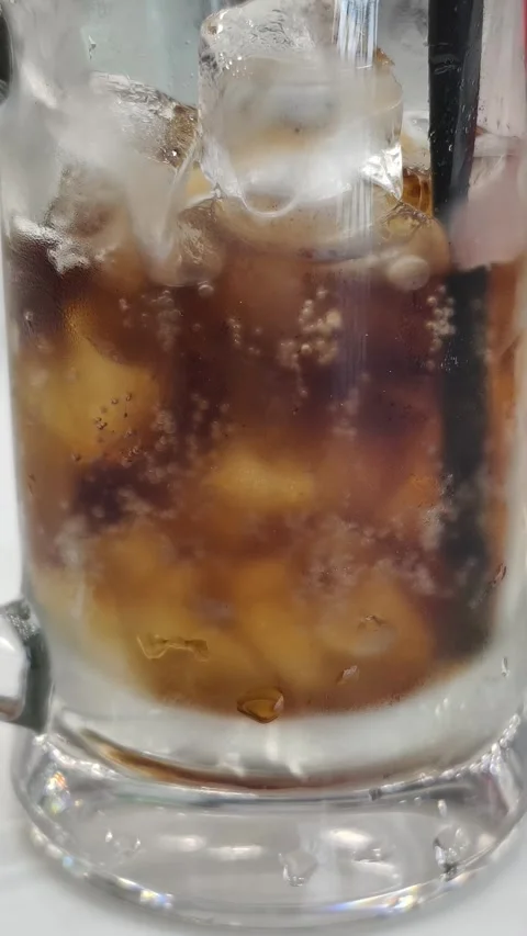 Clear glass mug filled with dark brown carbonated cola Stock-Footage 337537340
