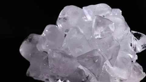 Clear ice chunks rotating and coming to rest on black background for drink .. Stock-Footage 344056476