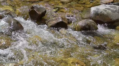 Clear Mountain River Stockbeeldmateriaal 53233729