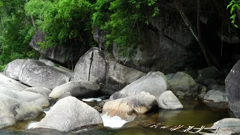 Clear Mountain Stream Flowing Through Giant Granite Boulders 스톡 동영상 344232626