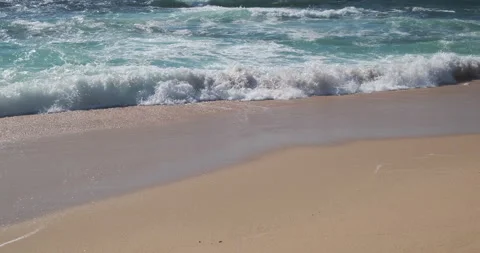 Clear ocean waves breaking on sandy beach close up Video stock 132017295