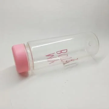 Clear Plastic Drinking Bottle with Pink Lid Foto stock