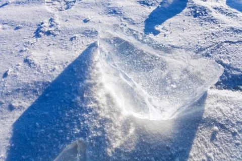Clear river ice in cold winter day under sunbeams Foto stock