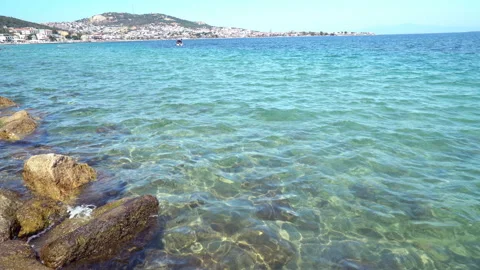 Clear sea and waves between rocks 動画素材 145051886