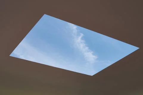 A clear sky that appears to be a window in a bathroom Illustrazione stock