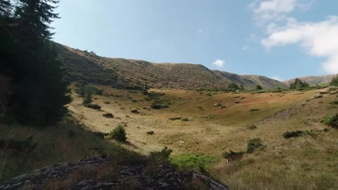 Clear sky over the Svidovetsky ridge in the Carpathians. Stock Footage 154716226