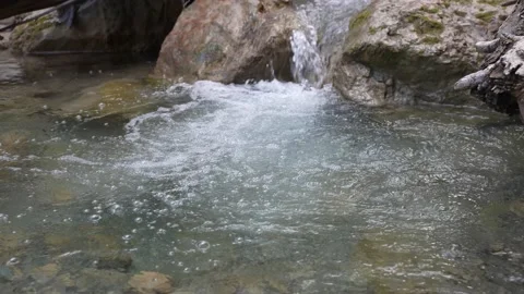Clear stream running through stone boulders in carpathians. Abundant river 库存影片 236837792