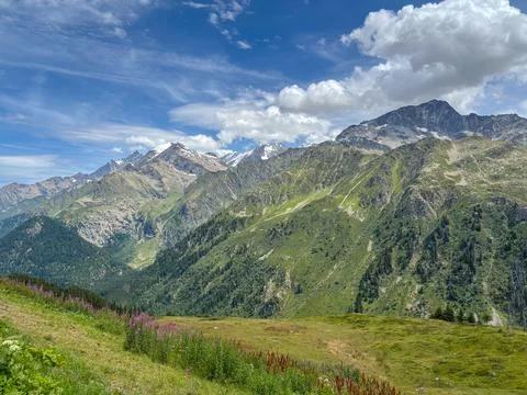 Clear summer view of Mont Blanc from alpine slopes, France Fotos de archivo