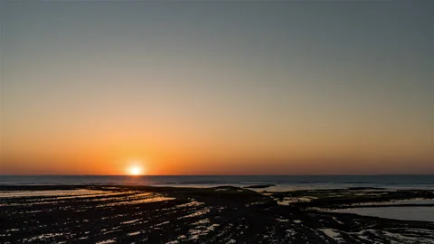 Clear Sunset Timelapse with sun, no clouds, some boats, and reflection Video stock 213977496