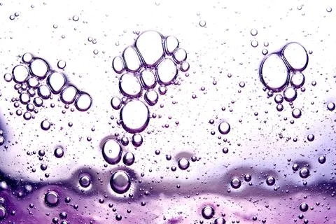Clear texture of purple bubbles on a light background Foto stock