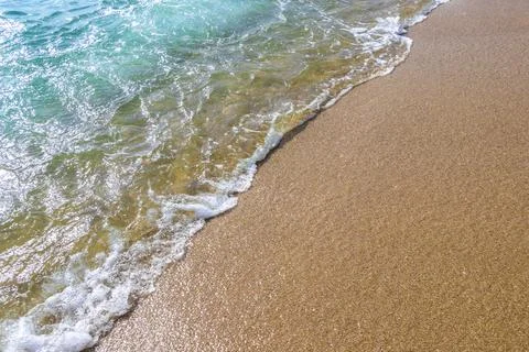 Clear turquoise blue waves wave water and beach sand Thailand. 스톡 사진