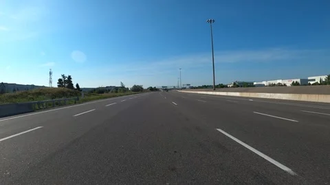 A clear view of an empty highway under a blue sky Stockbeeldmateriaal 316301104