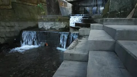 Clear water flows from the pool at Sedudo tourist attraction, Nganjuk Video stock 300241853