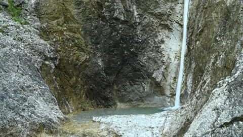 Clear water is flushing into a natural pool in the mountains Stock-Footage 211509115