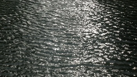 Clear water reflections Stockbeeldmateriaal 85553859