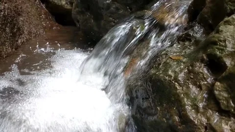 Clear Water Stream over Rocks Видео 332470116