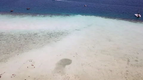 Clear wave and white beach in Koh Kradan island in Trang, Thailand. Stock-Footage 270482432