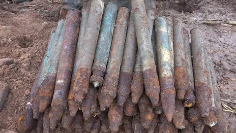 Clearance of a Land From Unexploded Ordnance 5 動画素材 95333260