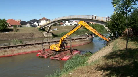 Clearing riverbeds and cleaning of pond bottom. Video stock 137247628