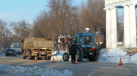 Clearing the road from snow in Izmail. Stock-Footage 59795580