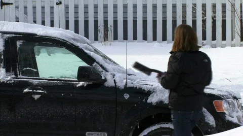 Clearing Snow Off of Car 스톡 동영상 620257