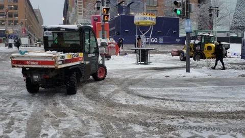 Clearing the streets of Montreal Stock Footage 131182954