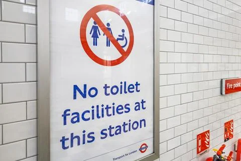 Clearly marked notice stating no toilet facilities at London Underground stat Stock Photos