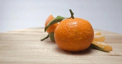 Clementine rotating studio macro Видео 101475744