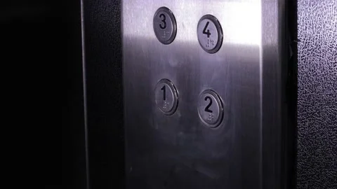 Click on the ground floor button. Vídeo Stock 134338153