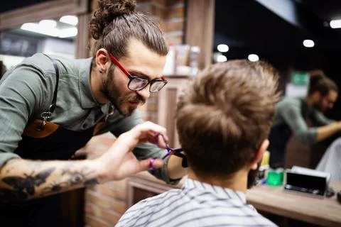 Client during beard and moustache grooming in barber shop Foto stock