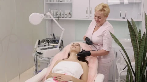 Client experience, Expert advice, Certification courses 库存影片 244174956