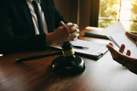 Client is explaining the offense to the lawyer and working together to solv.. Stock Photos