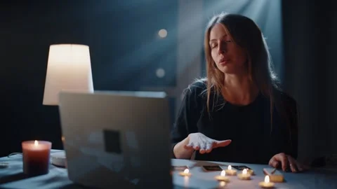 Client getting forecasting future during divination session with cards Vídeos de archivo 299709783