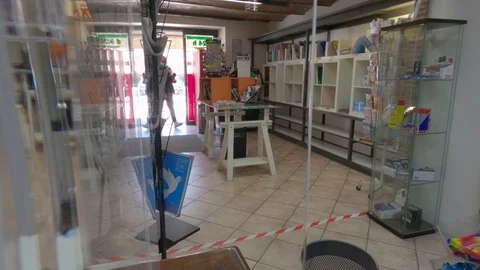 Client with mask coronavirus gp rt Видео 129810533