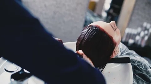 Client of salon wash off a red paint from hair Video stock 79970934