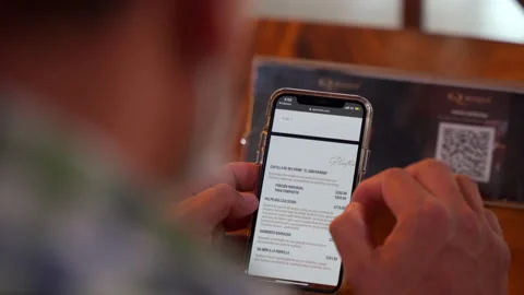 Cliente reed QR menu in Restaurant Bar shallow depth of field scrolling Stock Footage 146881926