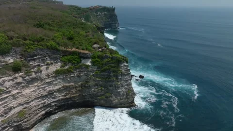 Cliff aerial top down view of a rocky coastline in Uluwatu, Bali. Stockbeeldmateriaal 255686941
