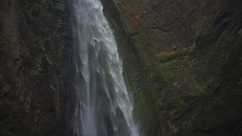 Cliff And Air Terjun Kabut Pelangi Waterfall Stock-Footage 146104161