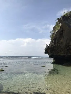 Cliff in beach Stockfoto's