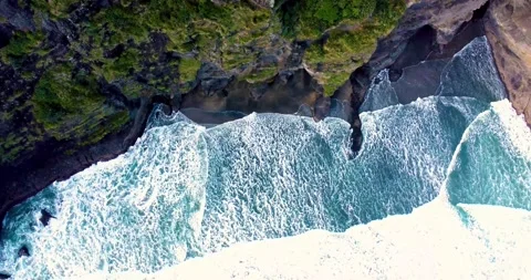 Cliff Beach Waves Rotational Descent 動画素材 155267704